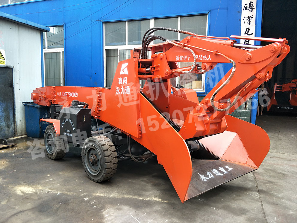 80型履帶刮板扒渣機(jī)2.jpeg 80型履帶刮板扒渣機(jī)2.jpeg